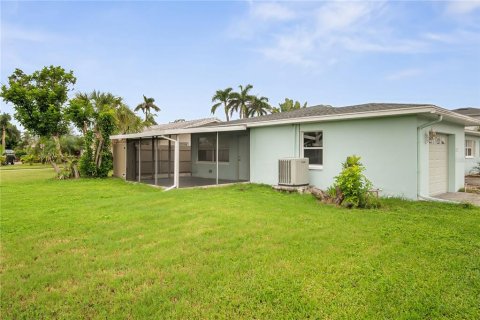 House in Treasure Island, Florida 3 bedrooms, 154.22 sq.m. № 1902239 - photo 20