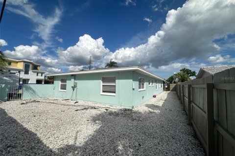 House in Treasure Island, Florida 3 bedrooms, 154.22 sq.m. № 1902239 - photo 18