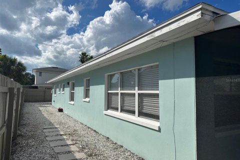 House in Treasure Island, Florida 3 bedrooms, 154.22 sq.m. № 1902239 - photo 17