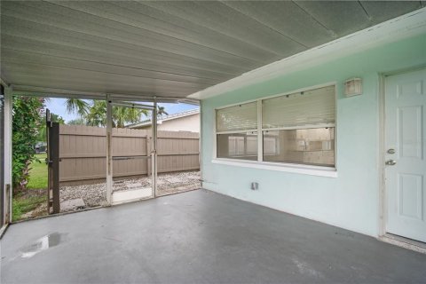 House in Treasure Island, Florida 3 bedrooms, 154.22 sq.m. № 1902239 - photo 16