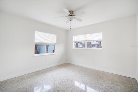 House in Treasure Island, Florida 3 bedrooms, 154.22 sq.m. № 1902239 - photo 14