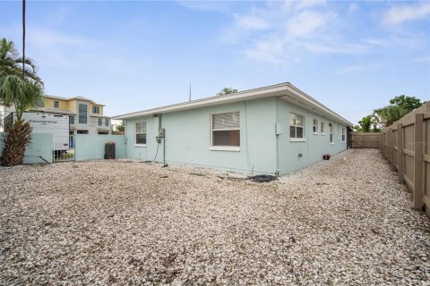 House in Treasure Island, Florida 3 bedrooms, 154.22 sq.m. № 1902239 - photo 19