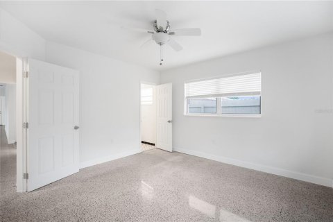 House in Treasure Island, Florida 3 bedrooms, 154.22 sq.m. № 1902239 - photo 13