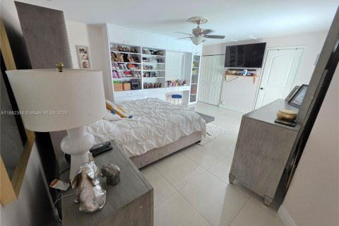 House in Miami Gardens, Florida 4 bedrooms, 136.85 sq.m. № 1928563 - photo 14