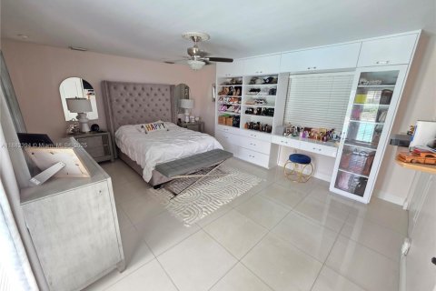 House in Miami Gardens, Florida 4 bedrooms, 136.85 sq.m. № 1928563 - photo 11