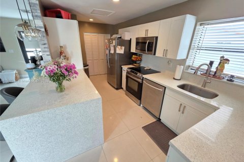 House in Miami Gardens, Florida 4 bedrooms, 136.85 sq.m. № 1928563 - photo 21