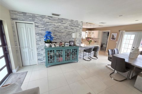 House in Miami Gardens, Florida 4 bedrooms, 136.85 sq.m. № 1928563 - photo 19