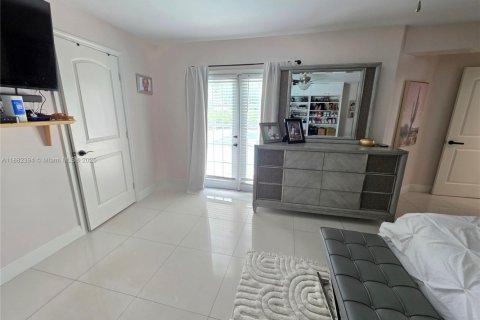 House in Miami Gardens, Florida 4 bedrooms, 136.85 sq.m. № 1928563 - photo 12