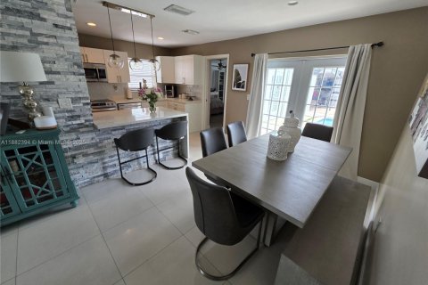 House in Miami Gardens, Florida 4 bedrooms, 136.85 sq.m. № 1928563 - photo 17