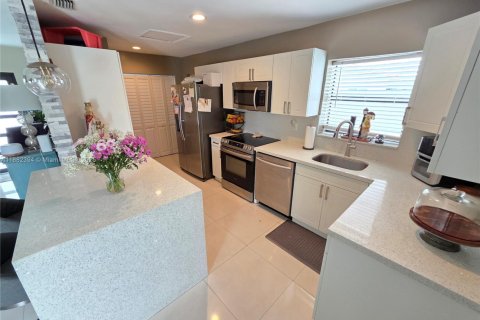 House in Miami Gardens, Florida 4 bedrooms, 136.85 sq.m. № 1928563 - photo 20