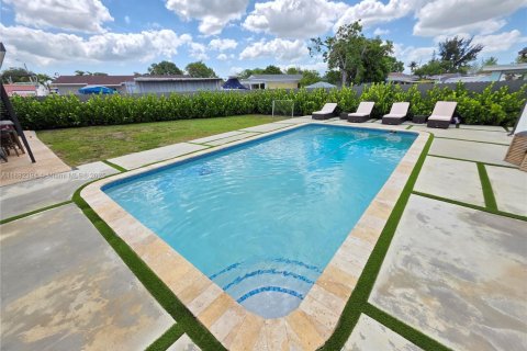 House in Miami Gardens, Florida 4 bedrooms, 136.85 sq.m. № 1928563 - photo 26