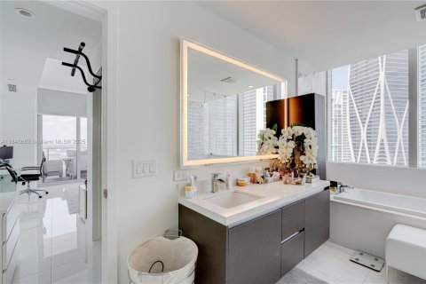 Condo in Miami, Florida, 3 bedrooms  № 1838751 - photo 4