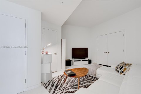 Condo in Miami, Florida, 3 bedrooms  № 1838751 - photo 8