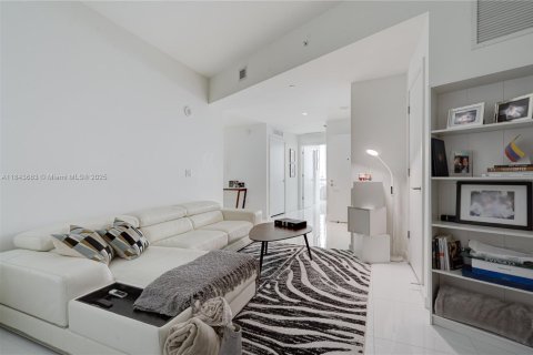 Condo in Miami, Florida, 3 bedrooms  № 1838751 - photo 18