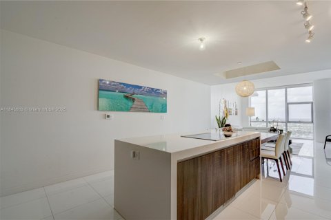 Condo in Miami, Florida, 3 bedrooms  № 1838751 - photo 27