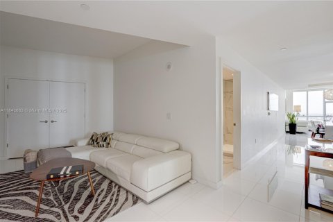 Condo in Miami, Florida, 3 bedrooms  № 1838751 - photo 20