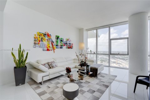Condo in Miami, Florida, 3 bedrooms  № 1838751 - photo 30