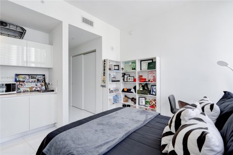 Condo in Miami, Florida, 3 bedrooms  № 1838751 - photo 25