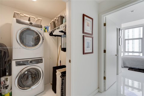 Condo in Miami, Florida, 3 bedrooms  № 1838751 - photo 11