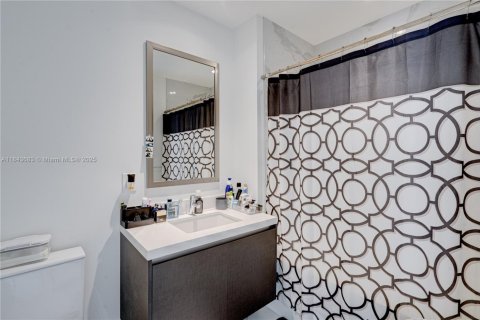Condo in Miami, Florida, 3 bedrooms  № 1838751 - photo 10