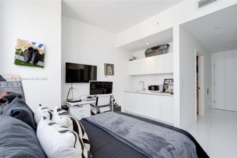 Condo in Miami, Florida, 3 bedrooms  № 1838751 - photo 2
