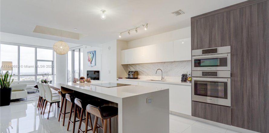 Condo in Miami, Florida, 3 bedrooms  № 1838751