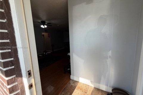 Villa ou maison à louer à Pembroke Pines, Floride: 2 chambres, 94.76 m2 № 2170873 - photo 2