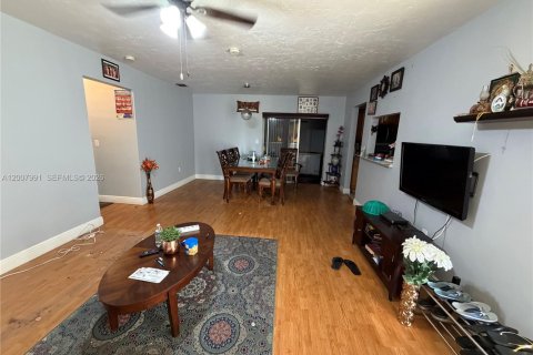 Villa ou maison à louer à Pembroke Pines, Floride: 2 chambres, 94.76 m2 № 2170873 - photo 4