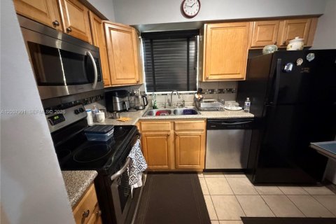 Villa ou maison à louer à Pembroke Pines, Floride: 2 chambres, 94.76 m2 № 2170873 - photo 13