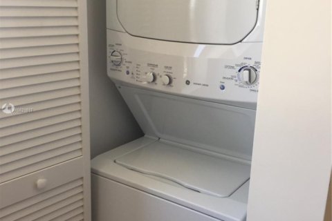 Copropriété à louer à Hallandale Beach, Floride: 3 chambres № 2018806 - photo 12