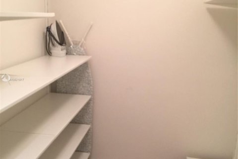 Copropriété à louer à Hallandale Beach, Floride: 3 chambres № 2018806 - photo 21