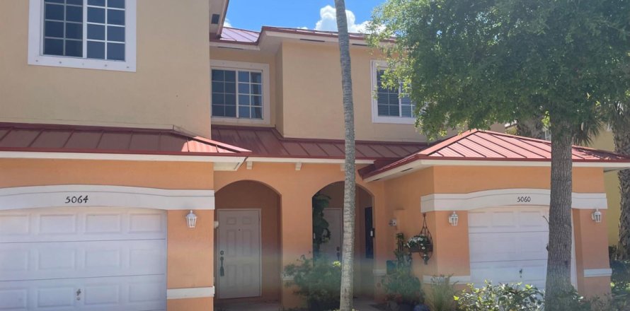 Condo à Stuart, Floride, 3 chambres  № 2187416