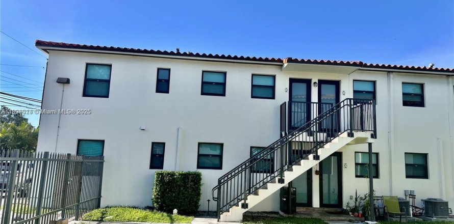Condominio en Miami, Florida, 2 dormitorios  № 1953458