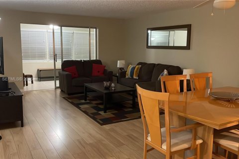 Condo in Dania Beach, Florida, 2 bedrooms  № 2004149 - photo 5