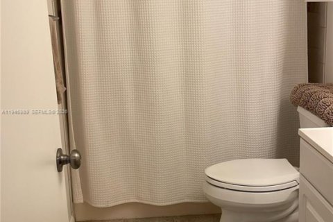 Condo in Dania Beach, Florida, 2 bedrooms  № 2004149 - photo 26
