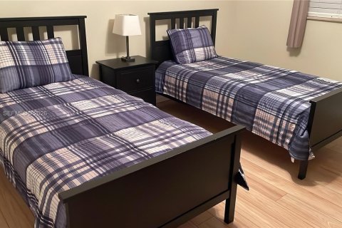 Condo in Dania Beach, Florida, 2 bedrooms  № 2004149 - photo 24