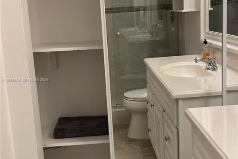 Condo in Dania Beach, Florida, 2 bedrooms  № 2004149 - photo 21