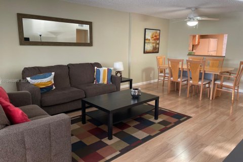 Condo in Dania Beach, Florida, 2 bedrooms  № 2004149 - photo 7