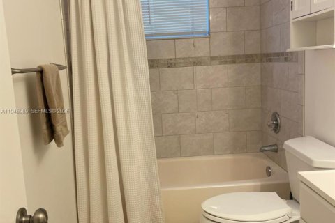 Condo in Dania Beach, Florida, 2 bedrooms  № 2004149 - photo 27