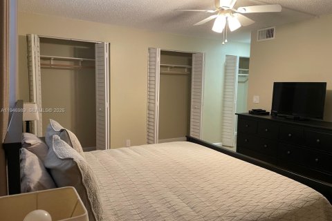 Condo in Dania Beach, Florida, 2 bedrooms  № 2004149 - photo 15