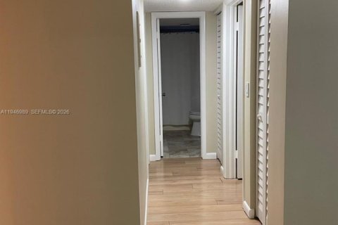 Condo in Dania Beach, Florida, 2 bedrooms  № 2004149 - photo 13