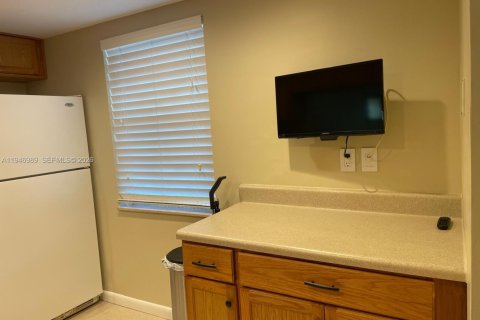 Condo in Dania Beach, Florida, 2 bedrooms  № 2004149 - photo 12