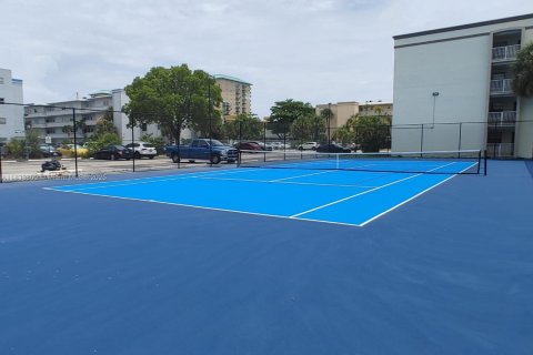 Condo in Dania Beach, Florida, 1 bedroom  № 1814772 - photo 9