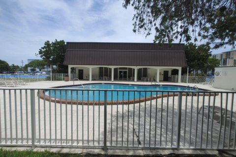 Condo in Dania Beach, Florida, 1 bedroom  № 1814772 - photo 1