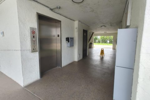 Condo in Dania Beach, Florida, 1 bedroom  № 1814772 - photo 11