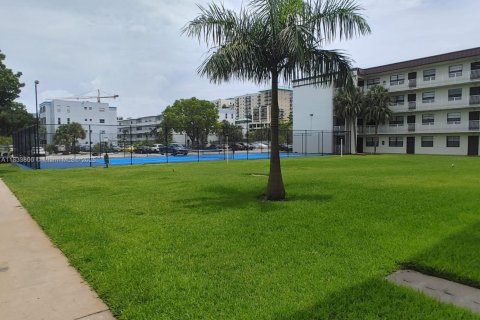 Condo in Dania Beach, Florida, 1 bedroom  № 1814772 - photo 10
