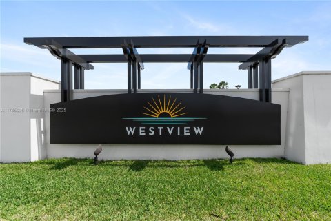 Townhouse in Miami, Florida 3 bedrooms, 137.77 sq.m. № 1695445 - photo 1