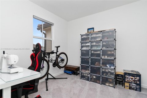 Townhouse in Miami, Florida 3 bedrooms, 137.77 sq.m. № 1695445 - photo 29