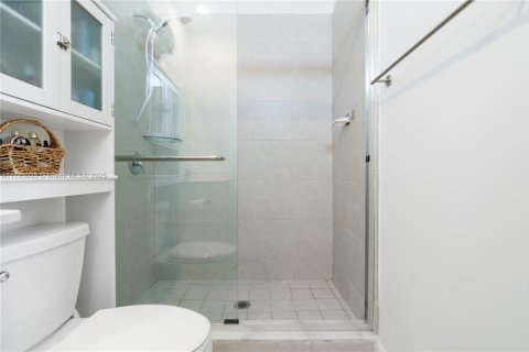 Townhouse in Miami, Florida 3 bedrooms, 137.77 sq.m. № 1695445 - photo 25