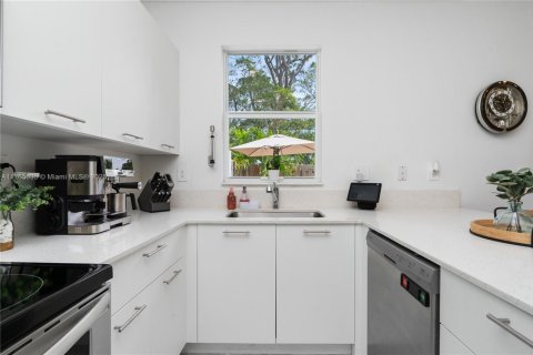 Townhouse in Miami, Florida 3 bedrooms, 137.77 sq.m. № 1695445 - photo 18
